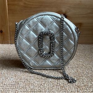 Marc Jacobs “The Status” Round Metallic Silver Crossbody